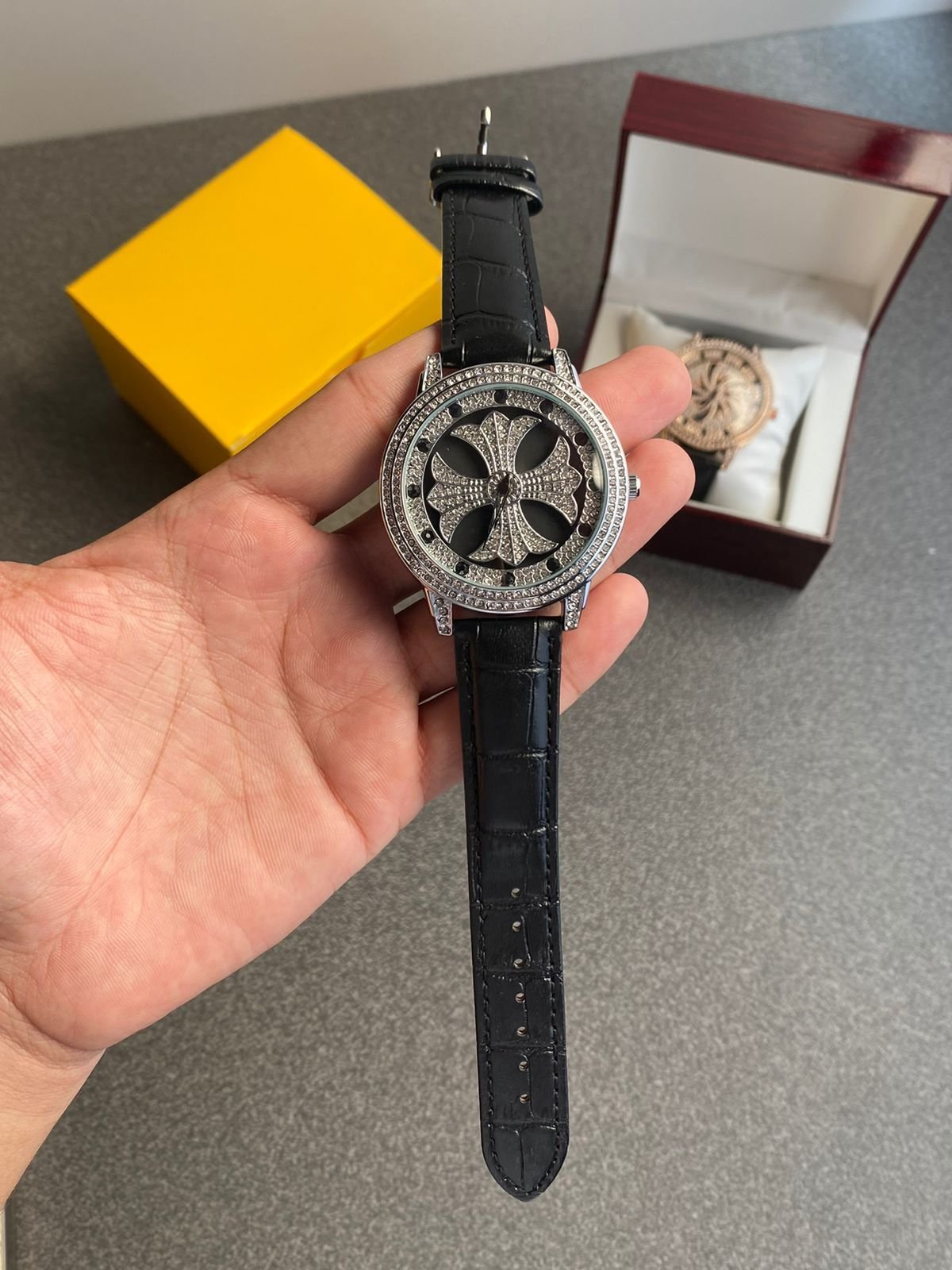 Premium Diamond Spinner Leather Watch (SG-910)